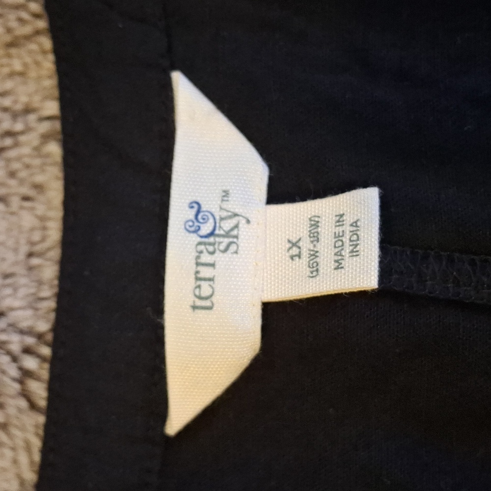 Terra & Sky Black Sleeveless Pleated Blouse - Picture 8 of 8